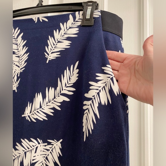 Liz Claiborne Blue Feather Boho Knit Skirt - Picture 4 of 5